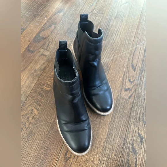 Dolce Vita Black Booties, size 9.Excellent Condition super Comfy - Picture 9 of 9